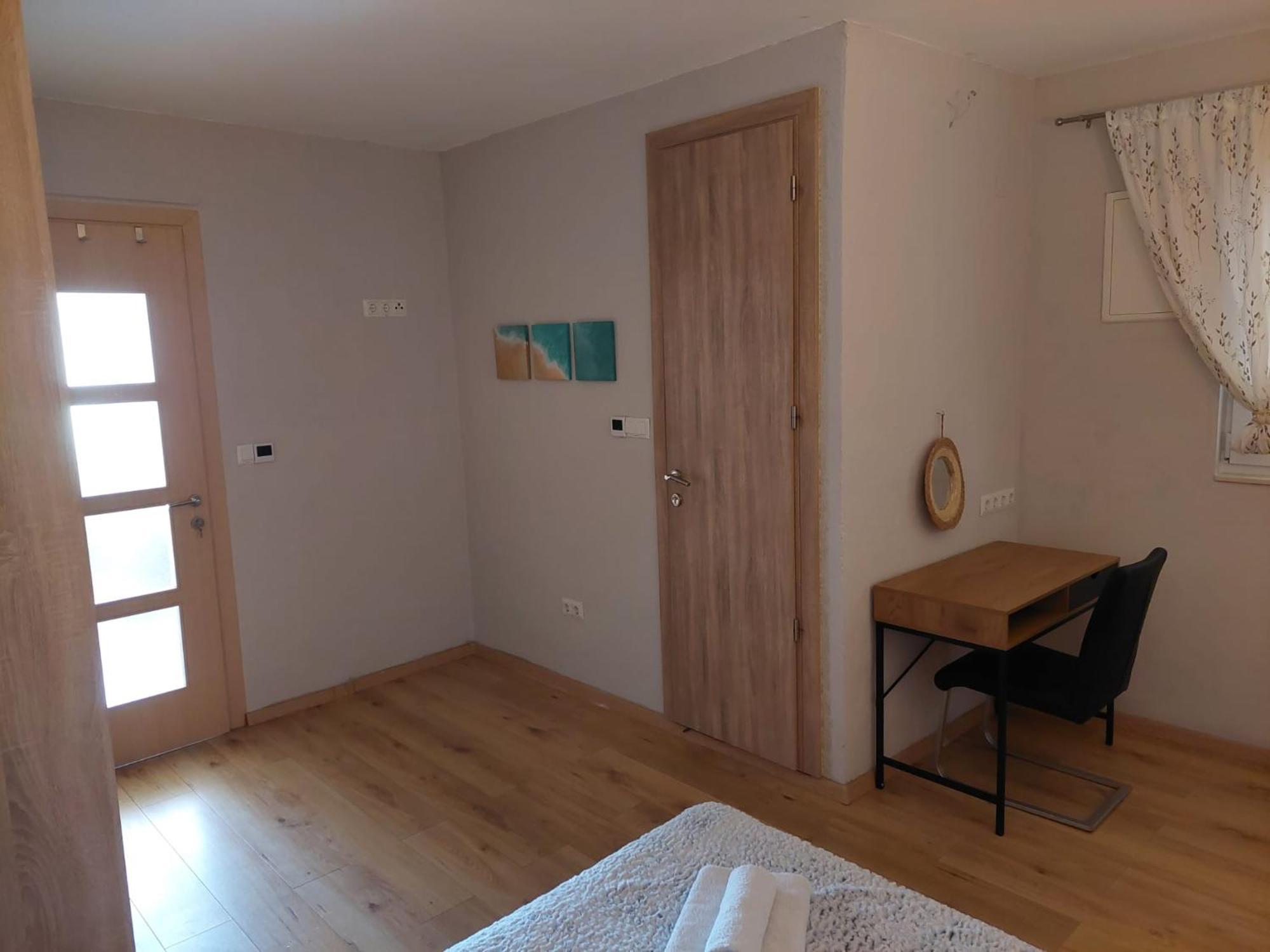 Guest House Sandra Tisno Quarto foto