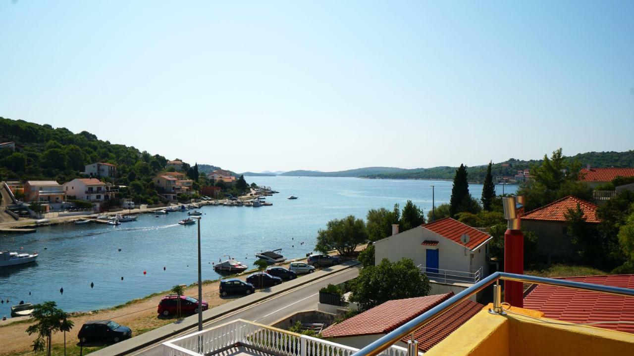 Guest House Sandra Tisno Exterior foto